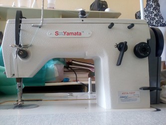 Máquina de Costura Semi-Industrial Zigue Zague 03 Pontinhos Yamata FY 457A